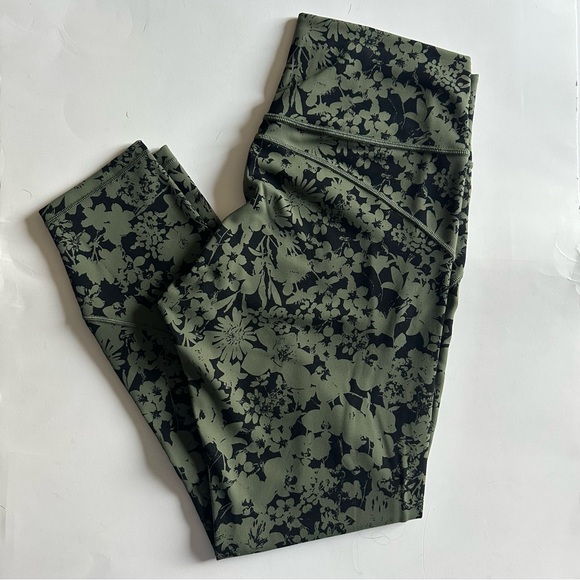 •LULULEMON• Everlux In Movement 25” Efflorescent Pattern EUC size 10 Green/Black - Picture 2 of 10